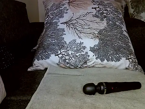 Oliviia  online show from December 2024 02:05:02 PM