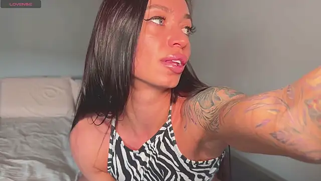 Snapshot of Melanisoul chatting on April 2026 02:28:01 AM Melanisoul online show from April 2026 02:28:01 AM