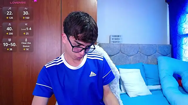 OwenBluee online show from January 2025 05:45:02 PM