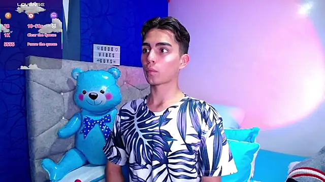 OwenBluee online show from February 2025 04:03:02 AM