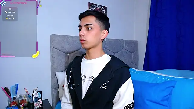 OwenBluee online show from November 2025 03:17:01 AM