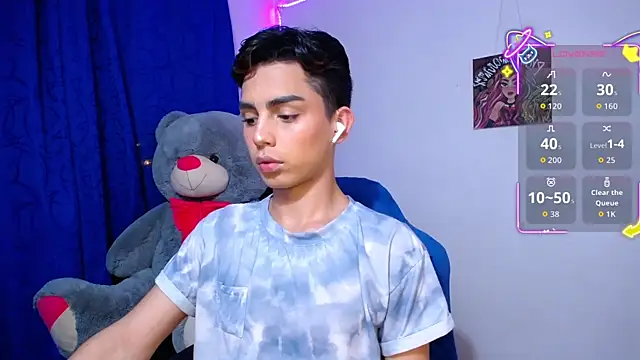 OwenBluee online show from April 2026 08:41:01 AM