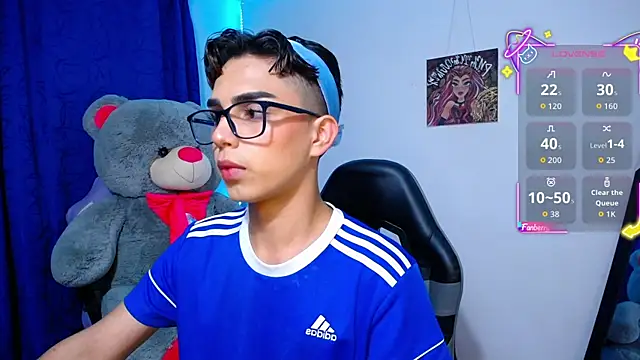 OwenBluee online show from May 2026 09:16:02 AM