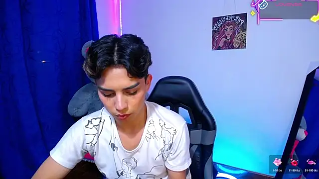 Snapshot of OwenBluee chatting on June 2026 07:42:02 AM OwenBluee online show from June 2026 07:42:02 AM