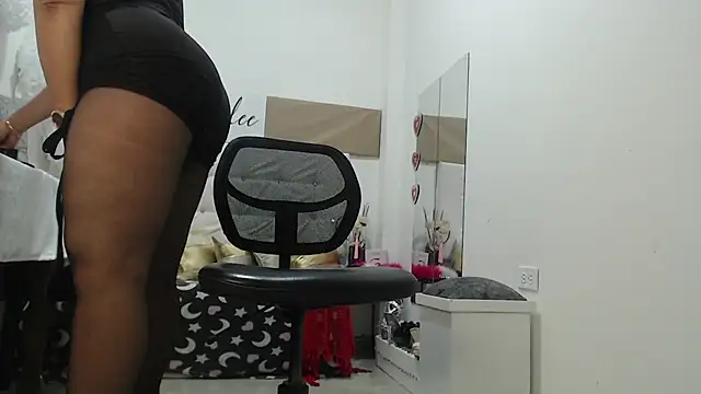 Snapshot of Jadeee_ chatting on March 2025 02:53:02 AM Jadeee online show from March 2025 02:53:02 AM