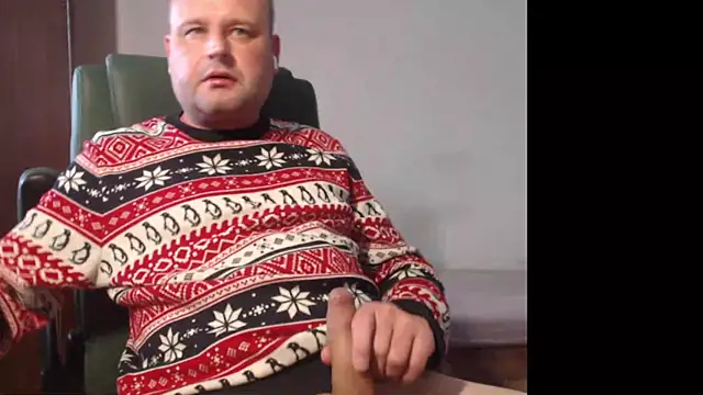 Snapshot of tuttiluss44 chatting on December 2024 11:32:01 AM tuttiluss44 online show from December 2024 11:32:01 AM