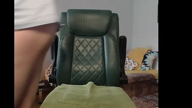 Snapshot of tuttiluss44 chatting on February 2026 10:27:01 AM tuttiluss44 online show from February 2026 10:27:01 AM