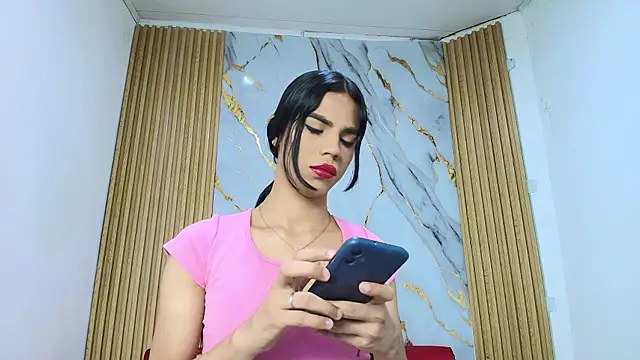 Snapshot of Luluu_08 chatting on January 2026 02:33:01 PM Luluu 08 online show from January 2026 02:33:01 PM