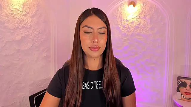 Snapshot of ArianaDumont chatting on September 2025 11:45:01 AM ArianaDumont online show from September 2025 11:45:01 AM