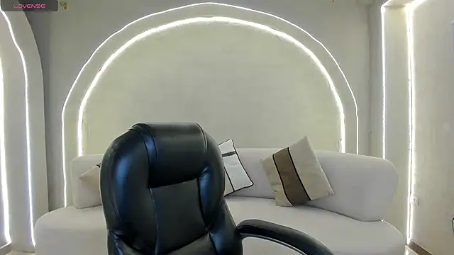 Snapshot of ArianaDumont chatting on January 2026 11:12:02 AM ArianaDumont online show from January 2026 11:12:02 AM