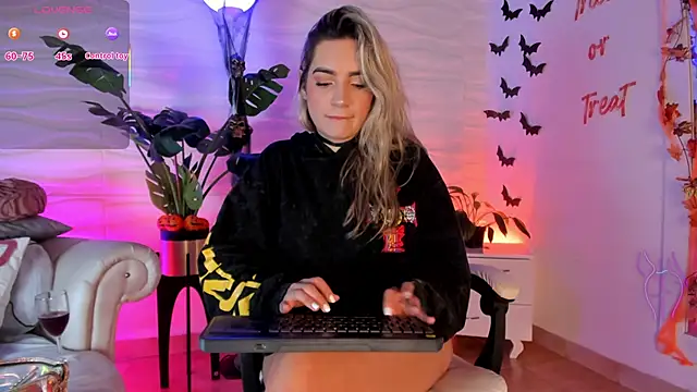 Snapshot of mariablonde_ chatting on October 2025 08:20:02 PM mariablonde online show from October 2025 08:20:02 PM