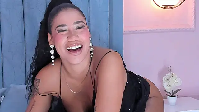 Snapshot of Salome_Diaz_ chatting on February 2025 04:10:01 AM Salome Diaz online show from February 2025 04:10:01 AM