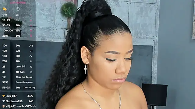 Snapshot of Salome_Diaz_ chatting on February 2025 01:17:02 PM Salome Diaz online show from February 2025 01:17:02 PM