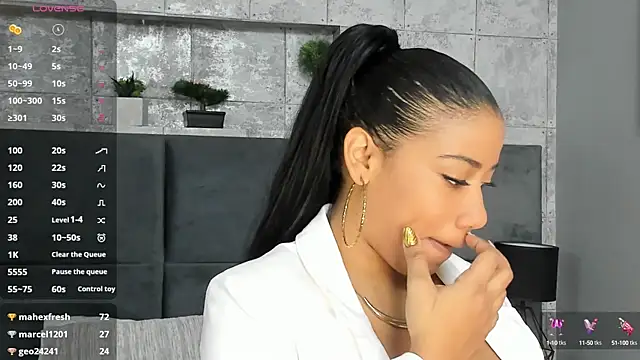 Snapshot of Salome_Diaz_ chatting on February 2025 01:28:01 PM Salome Diaz online show from February 2025 01:28:01 PM