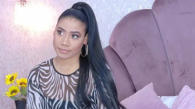 Snapshot of Salome_Diaz_ chatting on November 2025 04:23:02 AM Salome Diaz online show from November 2025 04:23:02 AM