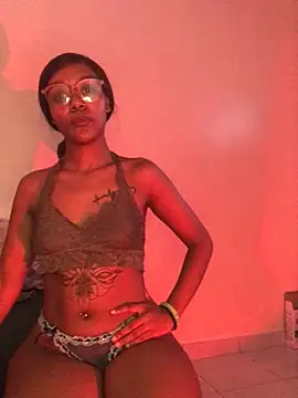 Snapshot of naughtybitches5 chatting on April 2026 06:11:01 AM naughtybitches5 online show from April 2026 06:11:01 AM