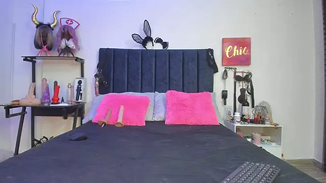 emmily giraldo online show from December 2024 02:17:02 PM