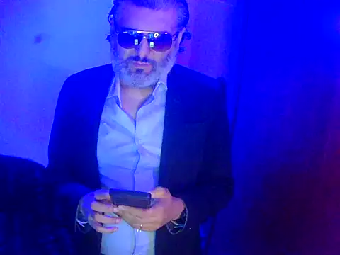 Snapshot of BushBator chatting on December 2024 07:54:02 AM BushBator online show from December 2024 07:54:02 AM