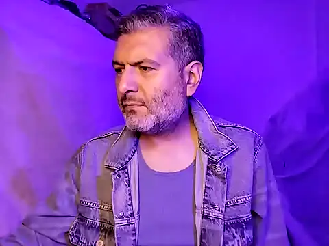 Snapshot of BushBator chatting on January 2025 07:00:01 AM BushBator online show from January 2025 07:00:01 AM