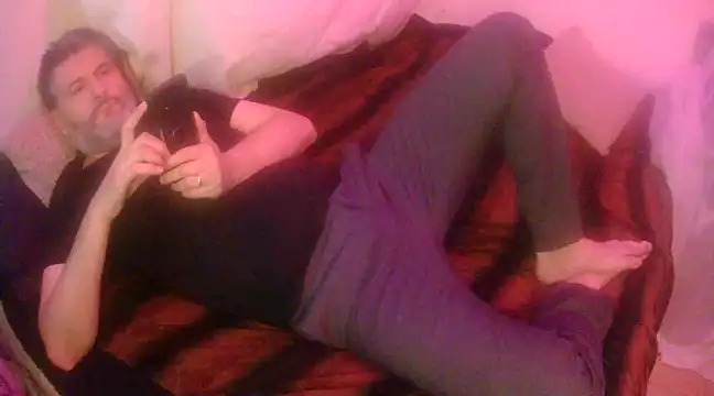 Snapshot of BushBator chatting on February 2025 06:48:01 AM BushBator online show from February 2025 06:48:01 AM