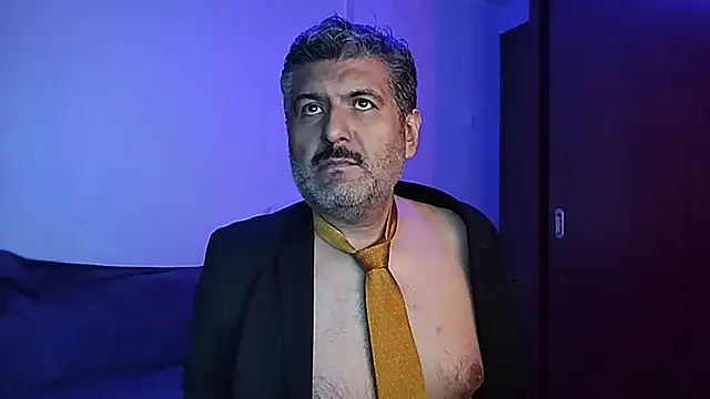 Snapshot of BushBator chatting on September 2025 05:45:02 AM BushBator online show from September 2025 05:45:02 AM