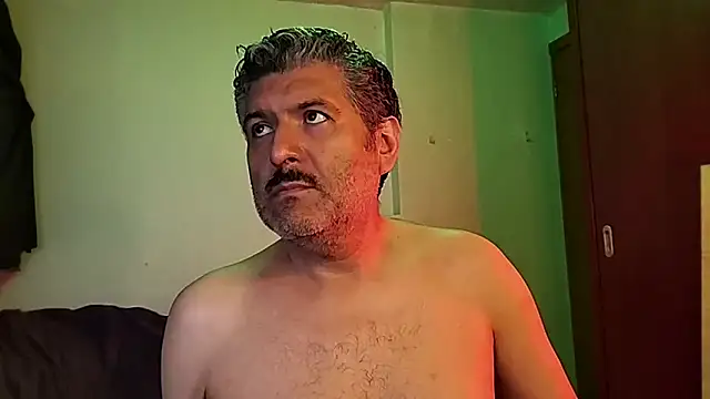 Snapshot of BushBator chatting on October 2025 06:08:02 PM BushBator online show from October 2025 06:08:02 PM