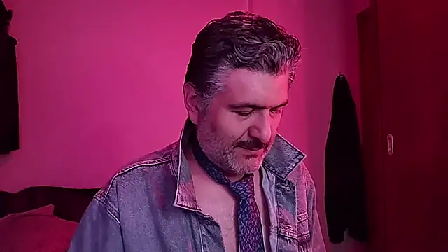 Snapshot of BushBator chatting on October 2025 06:54:01 AM BushBator online show from October 2025 06:54:01 AM