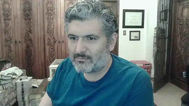 Snapshot of BushBator chatting on November 2025 12:32:01 AM BushBator online show from November 2025 12:32:01 AM