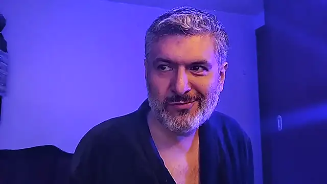 Snapshot of BushBator chatting on November 2025 07:49:01 AM BushBator online show from November 2025 07:49:01 AM