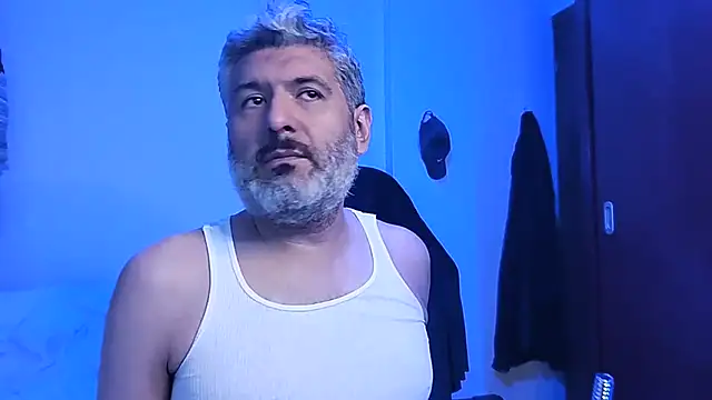 Snapshot of BushBator chatting on November 2025 07:52:01 AM BushBator online show from November 2025 07:52:01 AM