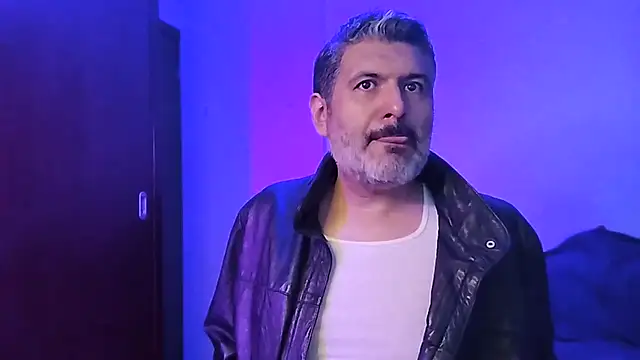 Snapshot of BushBator chatting on December 2025 07:03:02 AM BushBator online show from December 2025 07:03:02 AM