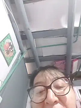 clarita 01 online show from December 2025 01:27:02 PM