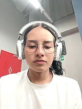 Snapshot of _vaness chatting on March 2025 05:32:01 AM vaness online show from March 2025 05:32:01 AM