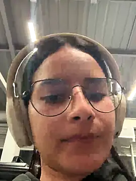 Snapshot of _vaness chatting on November 2025 06:24:02 AM vaness online show from November 2025 06:24:02 AM