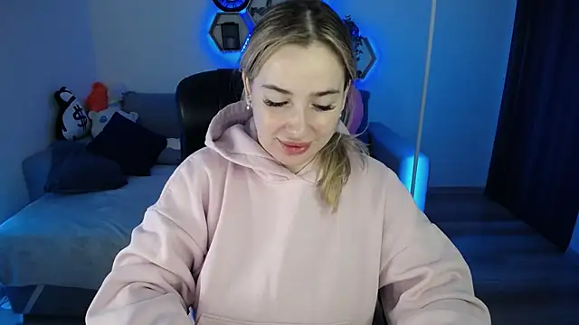 Snapshot of SabrinViolet chatting on November 2025 09:07:02 AM SabrinViolet online show from November 2025 09:07:02 AM