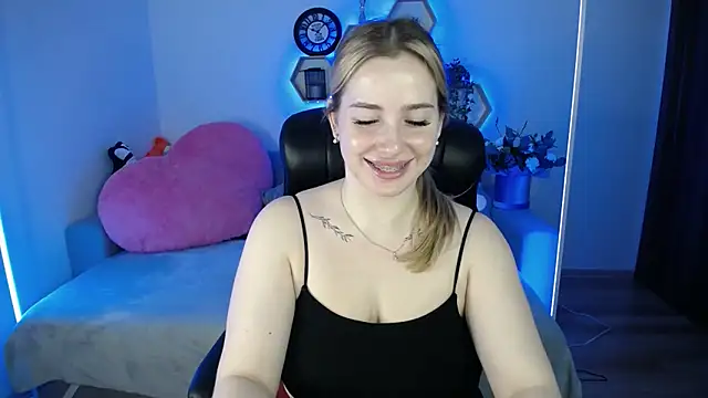 Snapshot of SabrinViolet chatting on November 2025 09:12:02 AM SabrinViolet online show from November 2025 09:12:02 AM