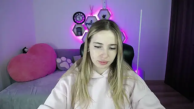 Snapshot of SabrinViolet chatting on February 2026 09:05:01 AM SabrinViolet online show from February 2026 09:05:01 AM