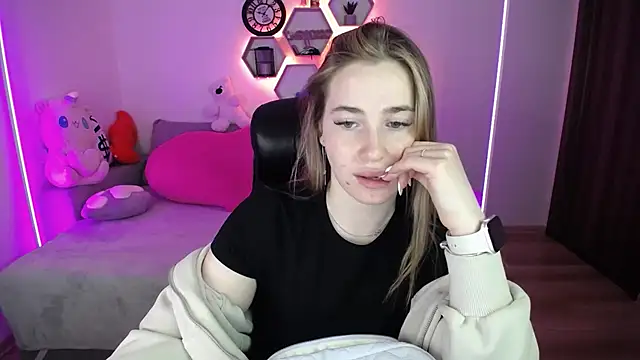 SabrinViolet online show from May 2026 08:08:01 AM