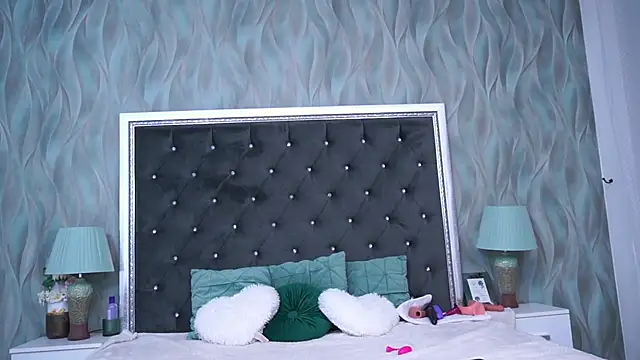 Snapshot of AnneHove chatting on December 2024 05:09:01 PM AnneHove online show from December 2024 05:09:01 PM