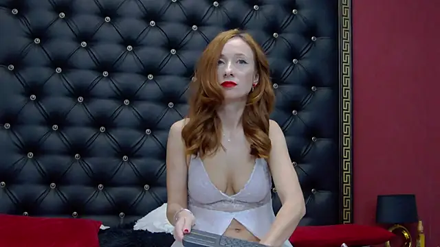 Snapshot of AnneHove chatting on January 2025 06:15:02 AM AnneHove online show from January 2025 06:15:02 AM