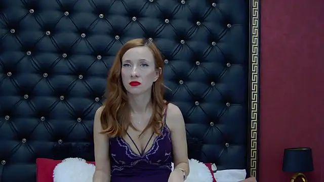 Snapshot of AnneHove chatting on January 2025 06:53:02 AM AnneHove online show from January 2025 06:53:02 AM