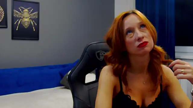 Snapshot of AnneHove chatting on January 2025 04:58:02 AM AnneHove online show from January 2025 04:58:02 AM