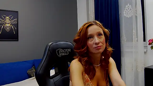 Snapshot of AnneHove chatting on February 2025 03:12:01 AM AnneHove online show from February 2025 03:12:01 AM