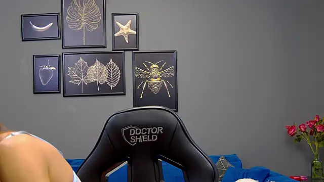 Snapshot of AnneHove chatting on March 2025 11:23:01 AM AnneHove online show from March 2025 11:23:01 AM