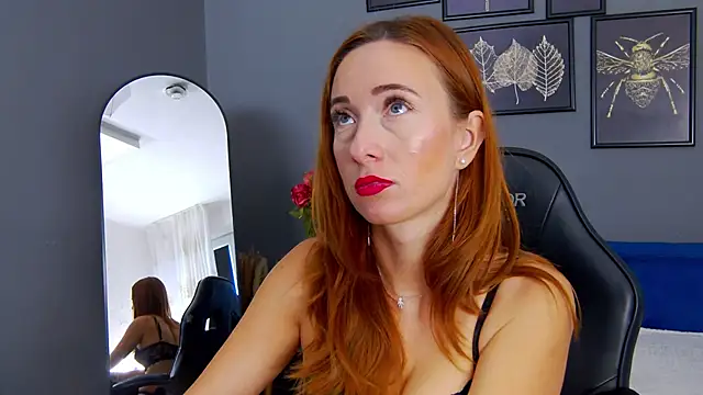 Snapshot of AnneHove chatting on September 2025 05:51:02 AM AnneHove online show from September 2025 05:51:02 AM