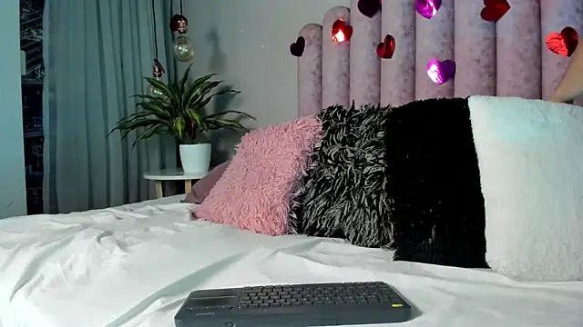 SusanBenett online show from March 2025 05:15:01 PM