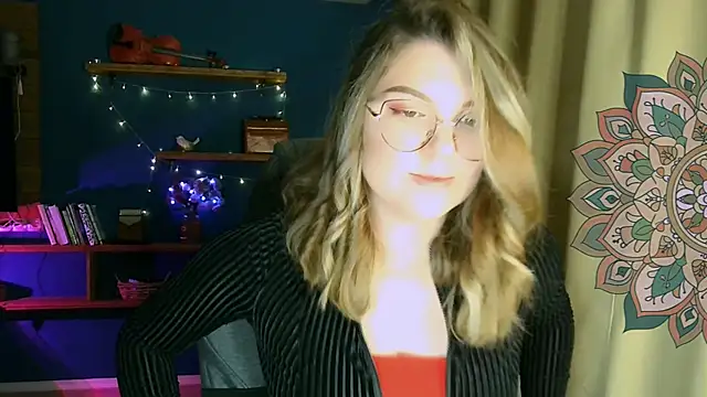 Snapshot of VioletteWay chatting on November 2025 04:05:01 PM VioletteWay online show from November 2025 04:05:01 PM