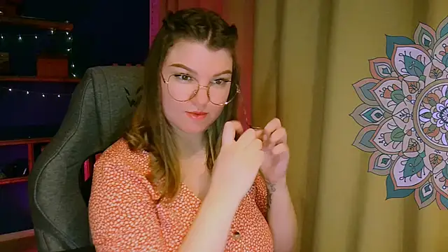 Snapshot of VioletteWay chatting on January 2026 05:28:02 PM VioletteWay online show from January 2026 05:28:02 PM