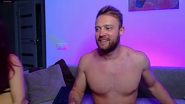 Snapshot of MaxMia chatting on December 2024 07:54:02 AM MaxMia online show from December 2024 07:54:02 AM