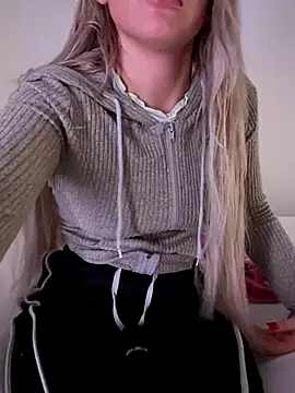 Holly-Glamour online show from December 2025 01:33:01 AM